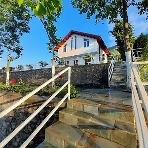 Xhuli بيت ضيافة