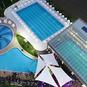 Luani-a & Wellness Center منتجع
